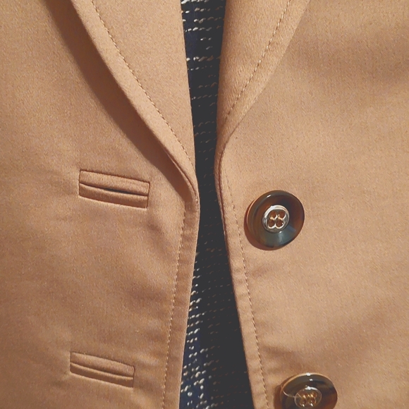 ***SUIT SALE***Tahari skirt suit tan blazer light woolish skirt - Picture 2 of 5